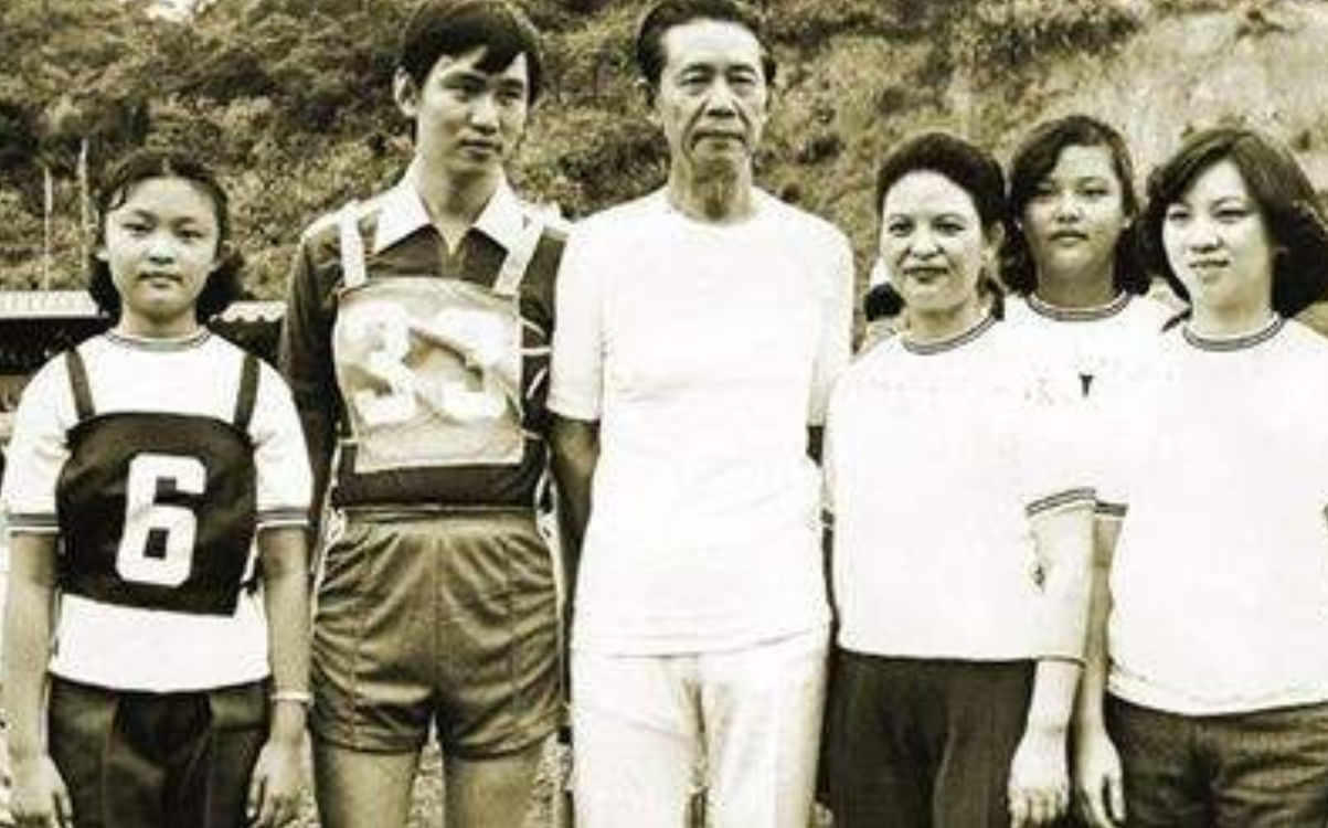 为报恩嫁给老板，谁知老板早已娶妻，她养大5子放弃百亿资产离去