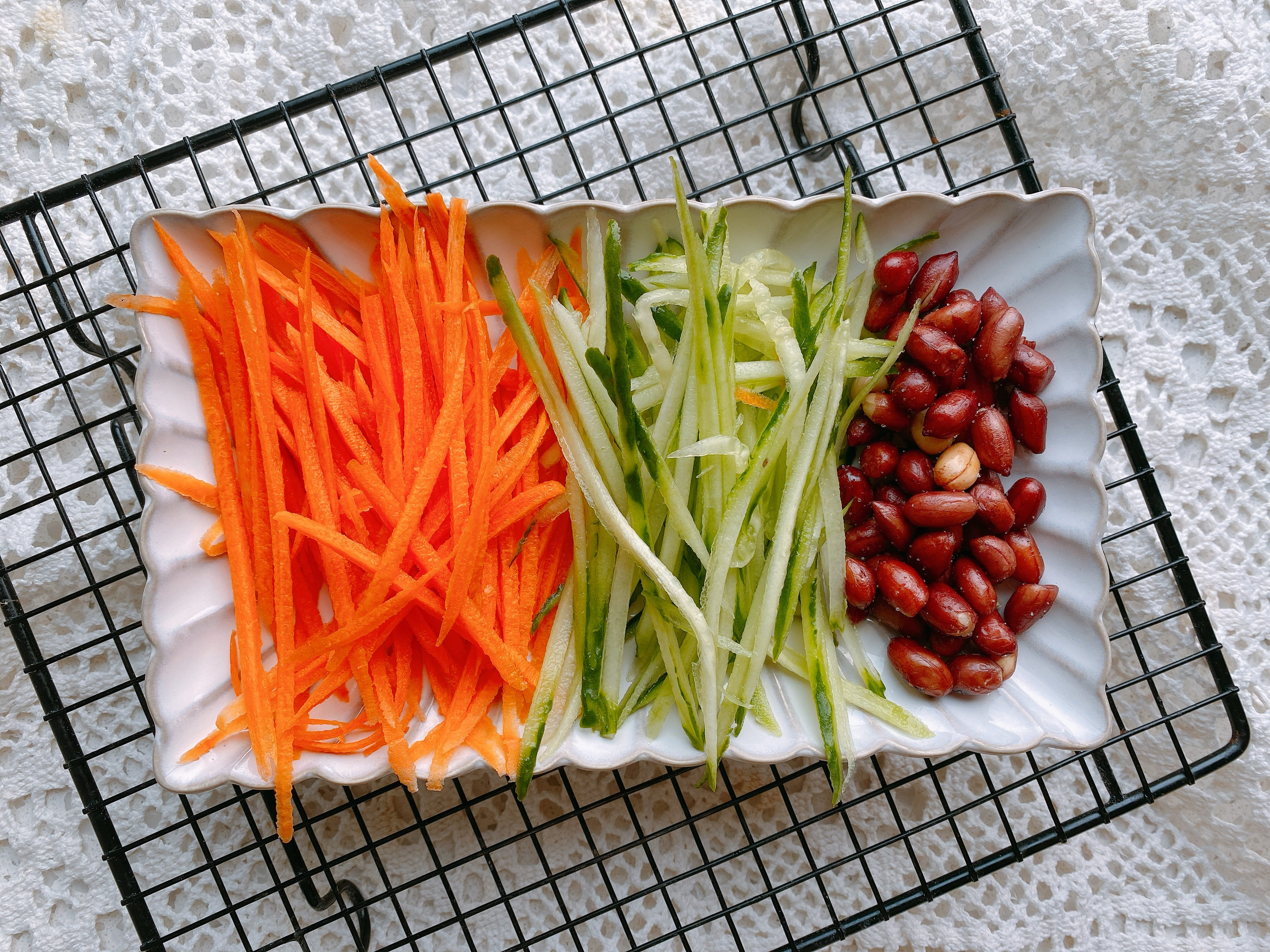 夏天馋这口凉拌面，掌握秘诀“321”，面条不粘连，爽滑筋道入味