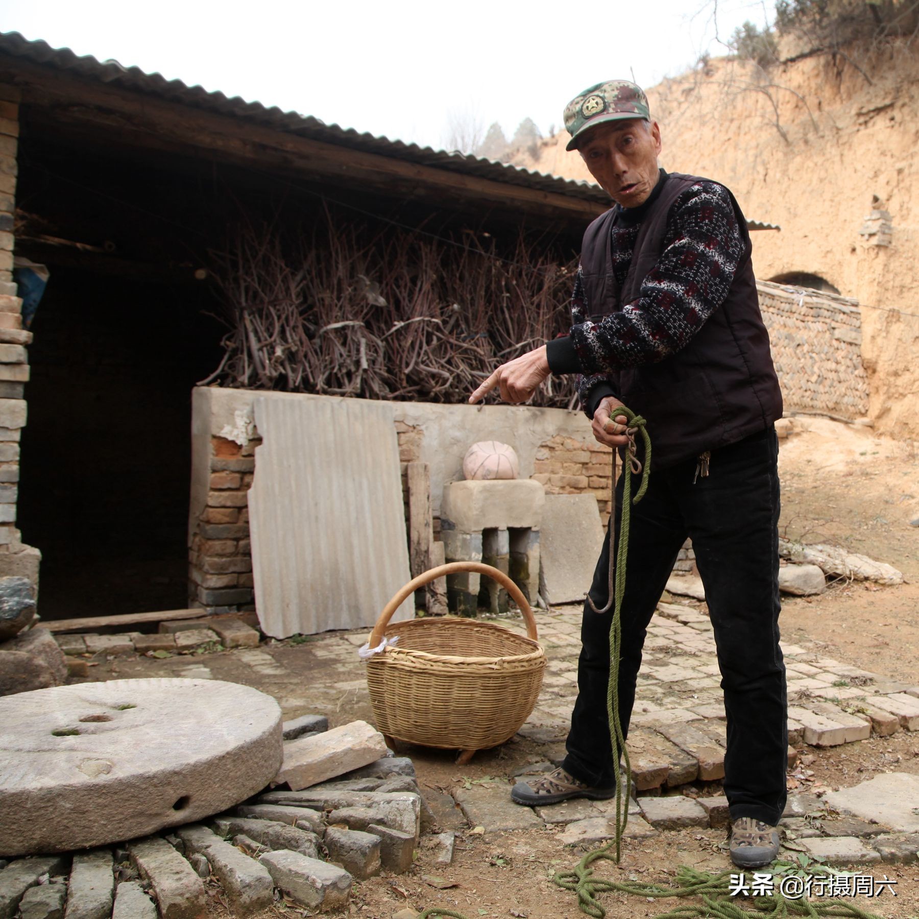 山西老人家有土冰箱，5代人用了200多年，储存食物半年不坏