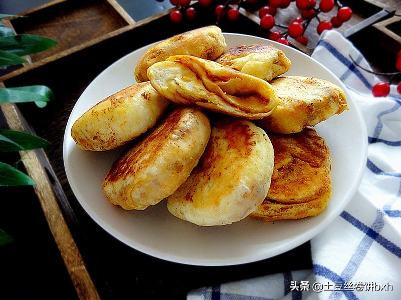 烧饼这么做真省事，平底锅就完成，多加一样材料太香，冷热都好吃
