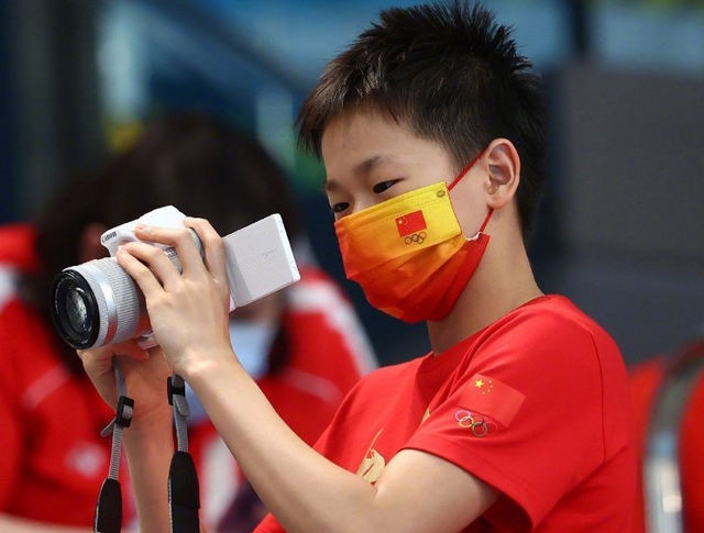 趁热度？吴彤想请14岁全红婵上《王牌》，网友：放过奥运冠军吧