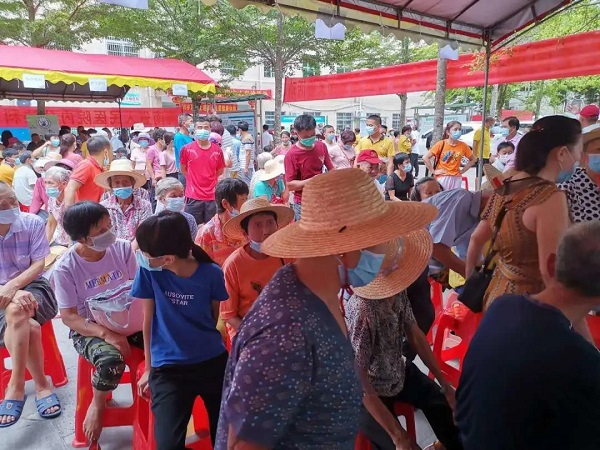 惠民义诊活动在万宁龙滚举行 近千名群众前来就诊