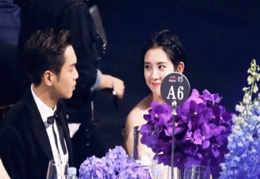 唐艺昕张若昀结婚两周年，摘自家菜做浪漫大餐