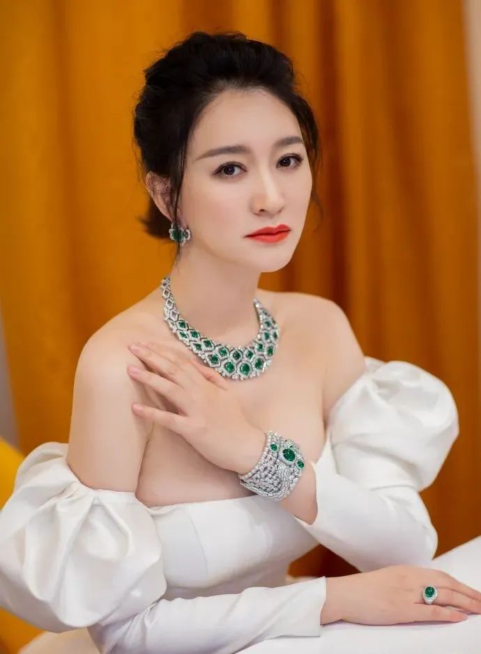 看了李小冉的内衣秀，才真正明白她有多么优秀