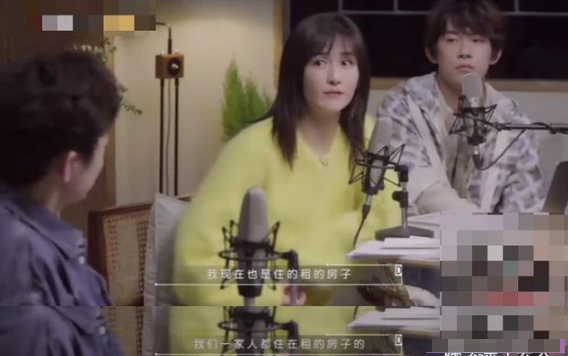 张杰在线追快本，意外曝光豪宅内家庭影院，电视和墙一样大超阔气