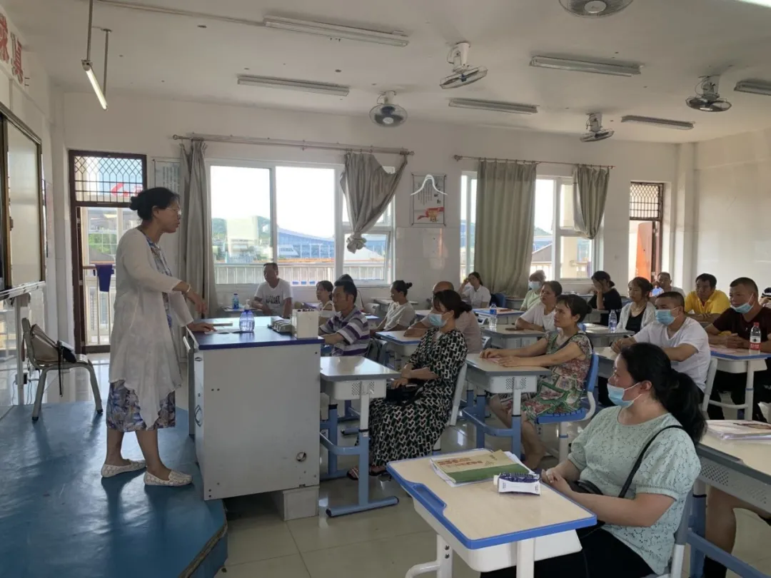 桂林市穿山中學(xué)舉行2021年春季學(xué)期散學(xué)典禮(圖22) 桂林市穿山中學(xué)舉行2021年春季學(xué)期散學(xué)典禮(圖22)