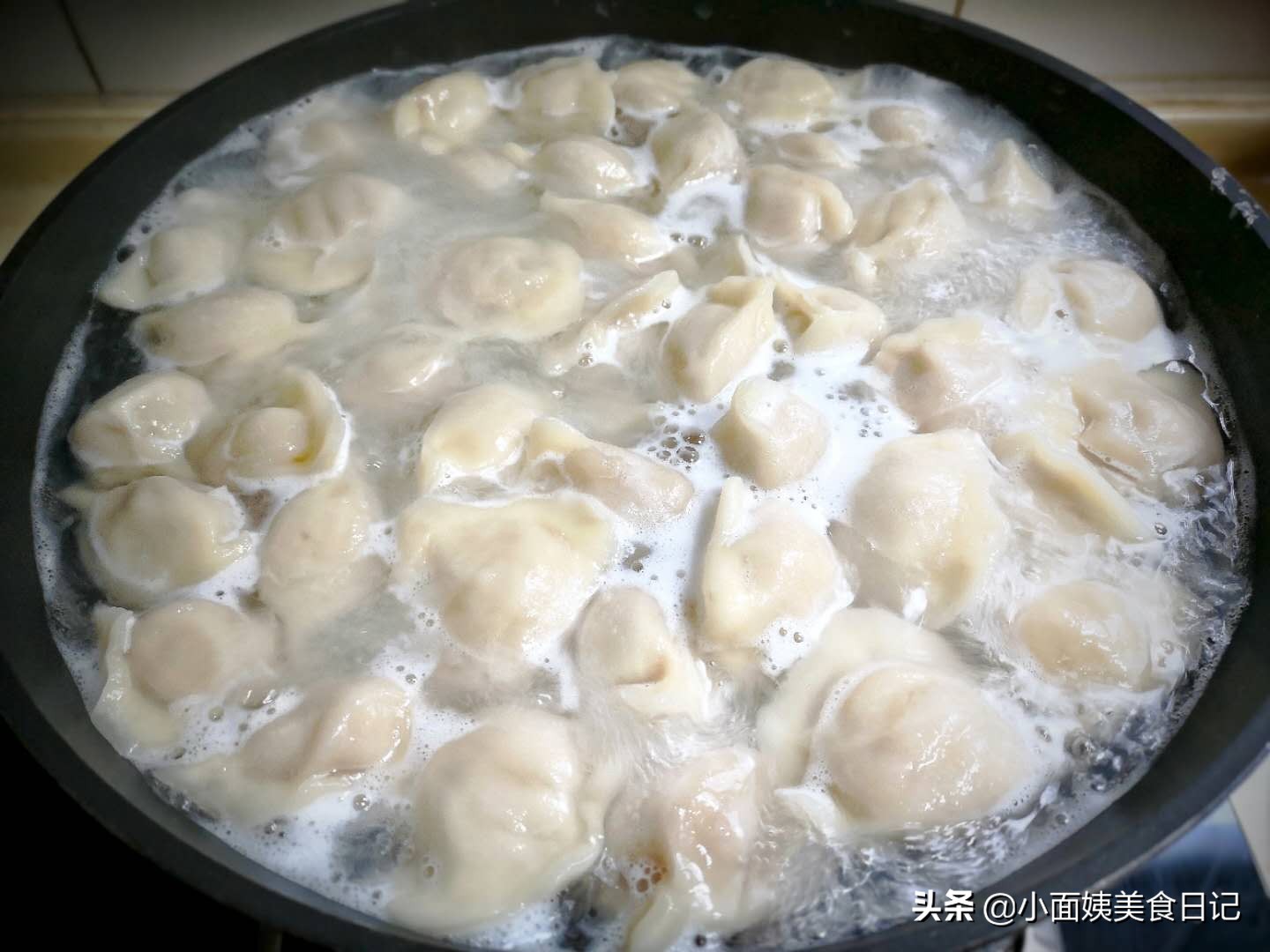 秋天早餐，吃它最省事，10分钟就上桌，酸爽开胃，天天吃不厌