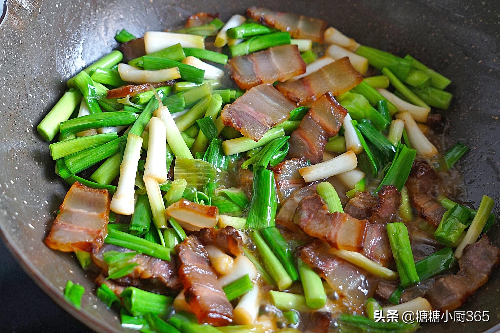 这菜和腊肉是绝配，炒一盘不够吃，春天多吃杀菌好，流感不缠身