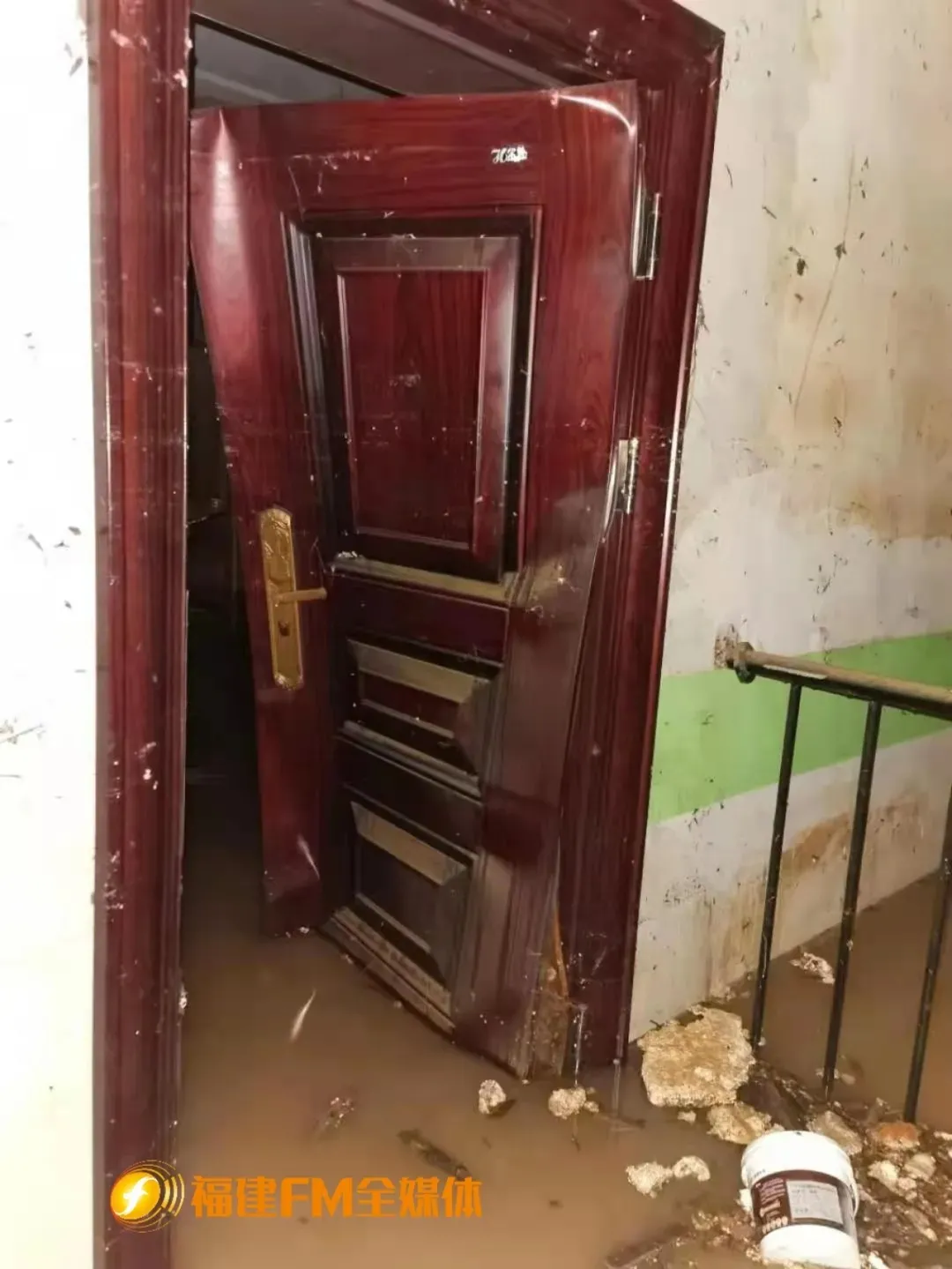 楼顶渗水!车库变成“水库”!福州一小区被曝光!业主损失惨重