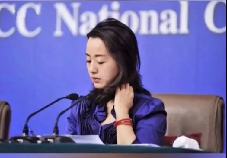 中美翻译同时出圈,背后斗争惊心动魄