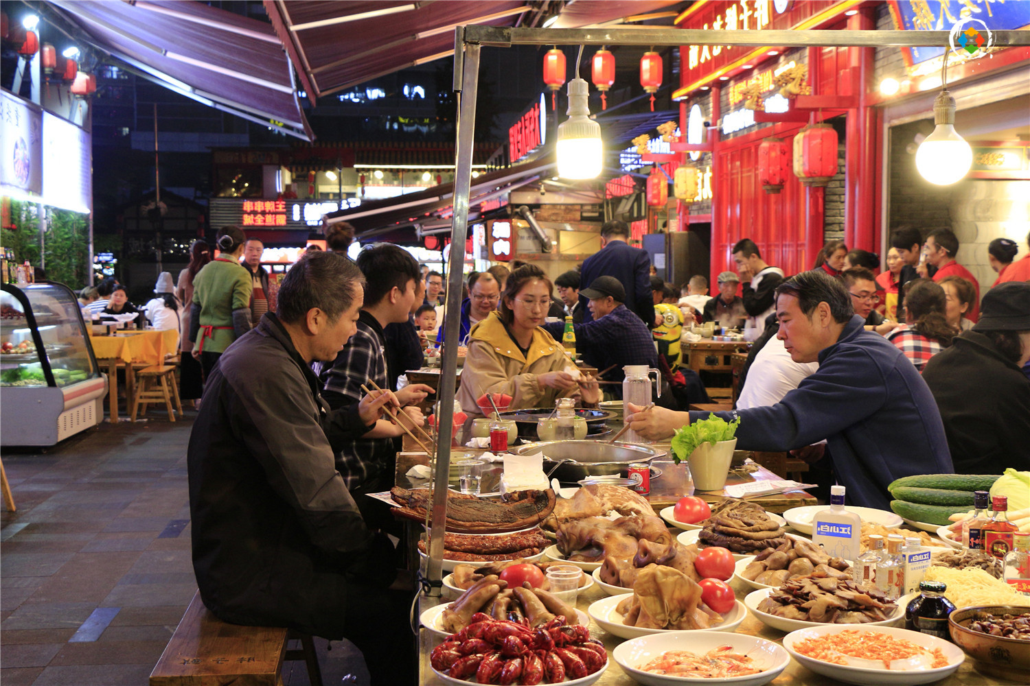 重庆夜经济大数据出炉，夜间消费占比超60%，90后贡献了一半
