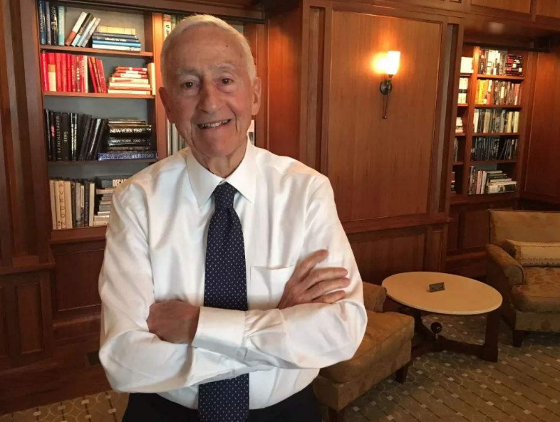 美国老头罗伊为救人，把值20亿的疫苗，以700万美元卖给中国