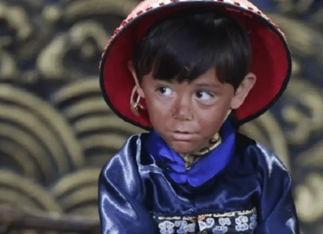 刘烨女儿才是被时光整容！8岁混血味越来越浓，