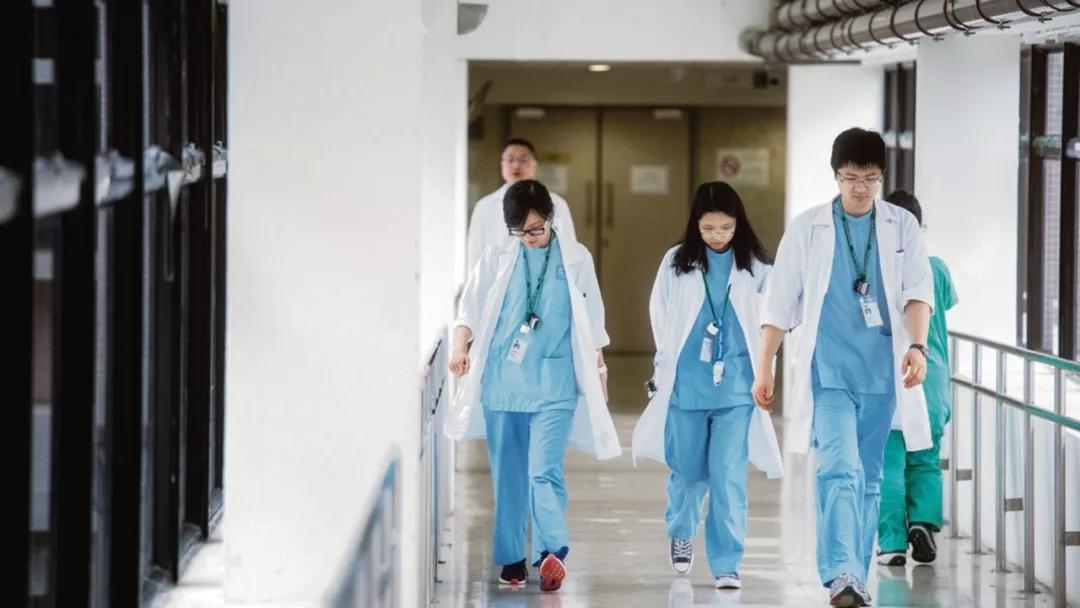 香港医疗陷保护主义困境！黑医护既自私又“泛黄”，苦了普通市民