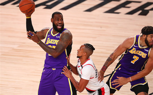 詹姆斯半場22+6強勢爆發，五慢鏡回放，他如何抗衡雙槍