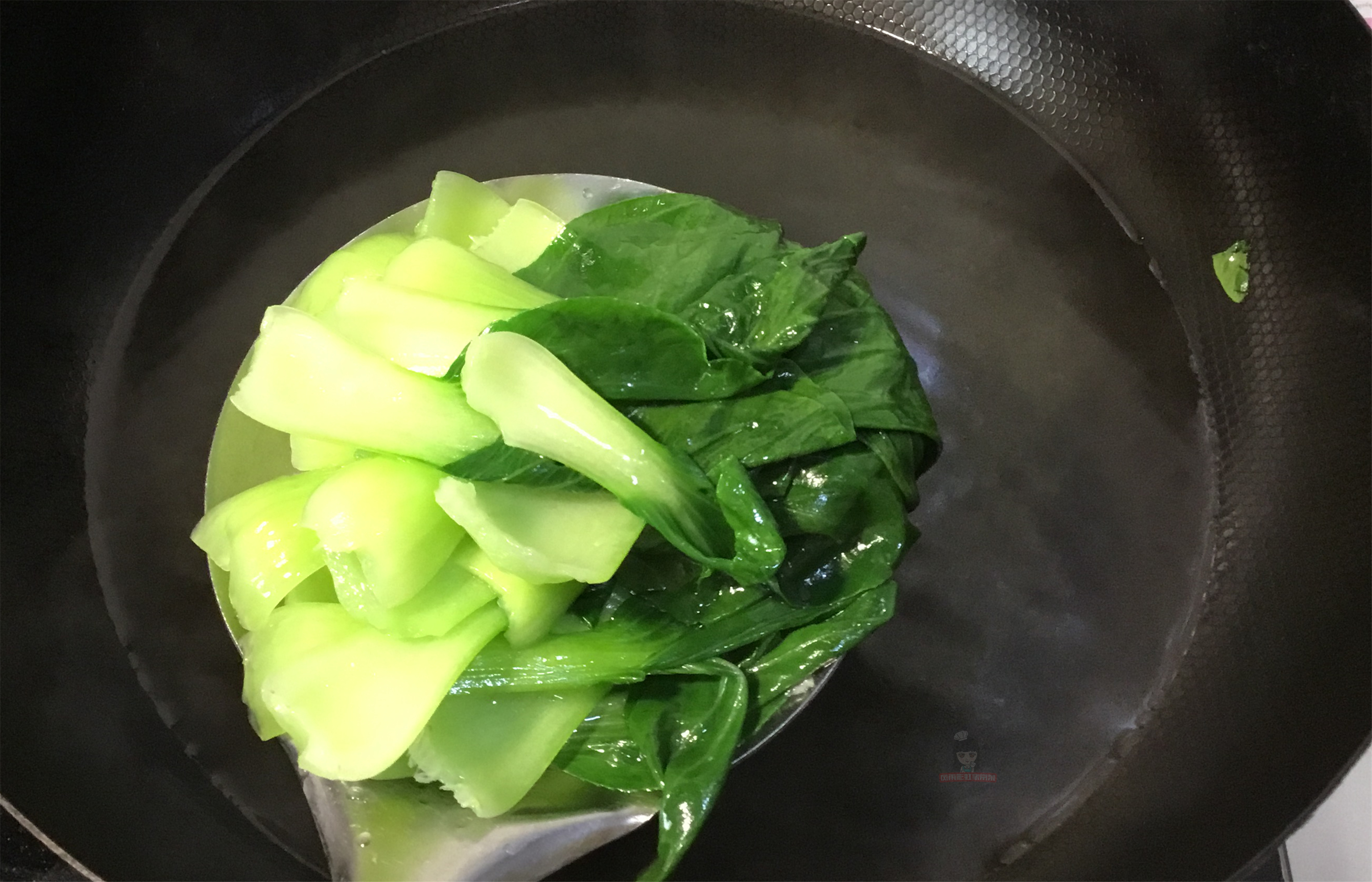 Teach you how to make oily noodles. The skills and methods show you, it is comparable to the original version of Bailu.