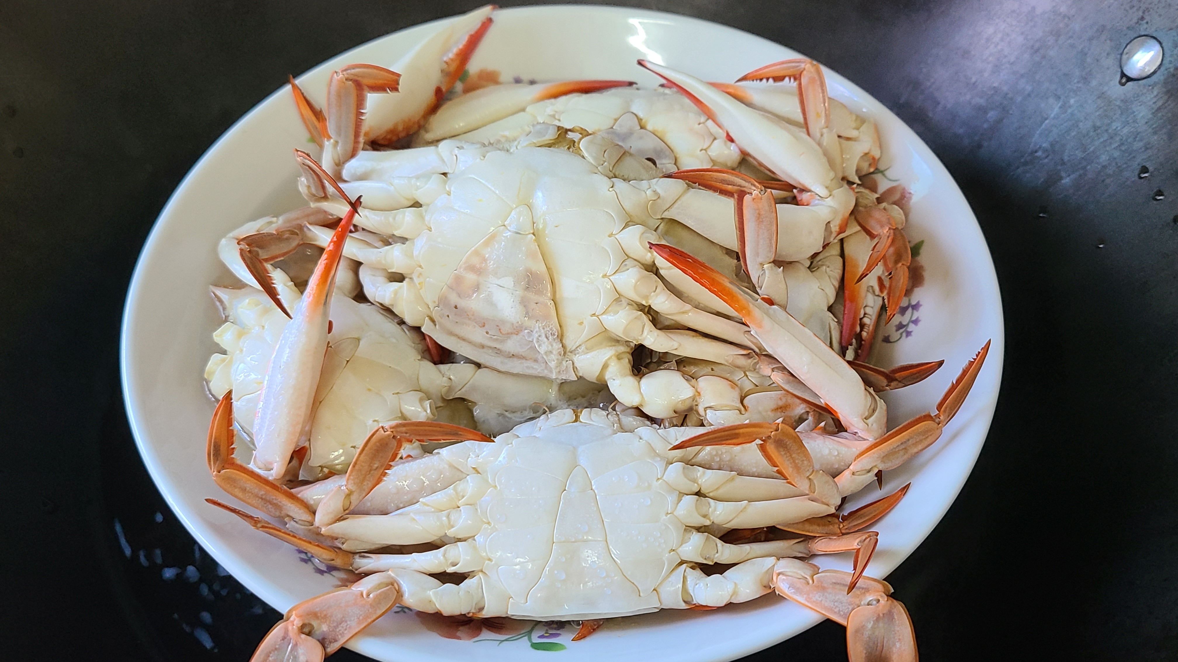 蒜蓉螃蟹的家常做法，很好吃的一道美食，简单美味，想吃就做