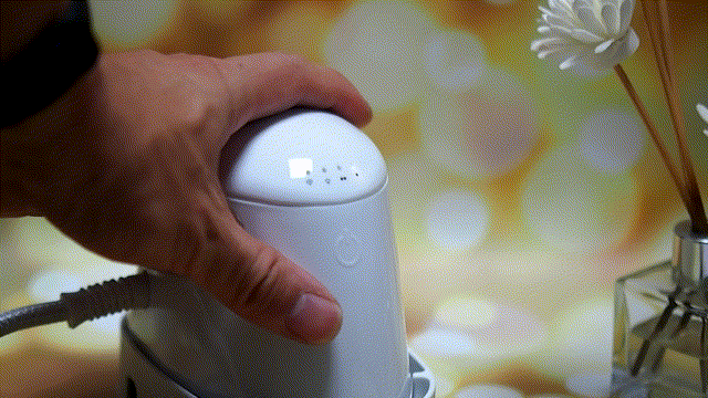 传统熨烫机变身小巧时尚玩物飞乐思纳米蒸汽小熨斗