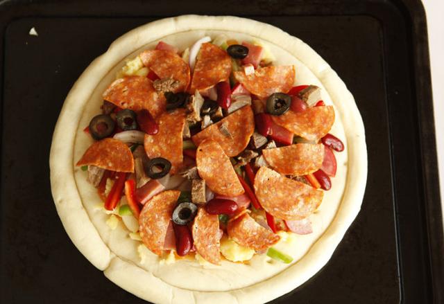 图片[7]-牛肉披萨的做法步骤图三分钟教你做好吃的披萨成本很便宜跟着-起舞食谱网
