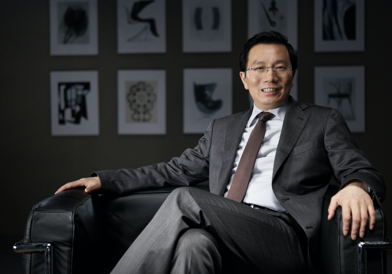 千万买劳斯莱斯，同款衣服定制100套，车建新美凯龙陷入危局？