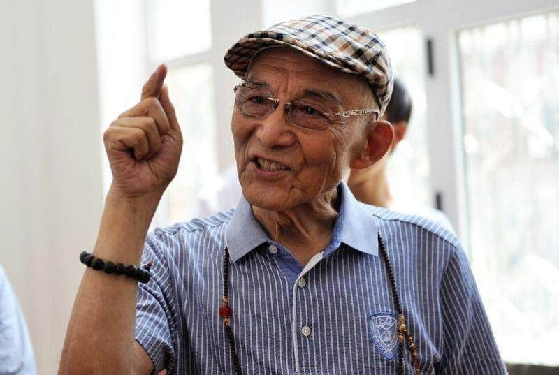 “济公”游本昌：陪妻子抗癌，支持女儿放弃高考，76岁剃度出家