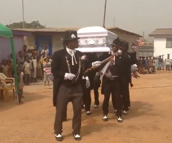 台湾女团模仿黑人抬棺，为热度戏谑别国文化，