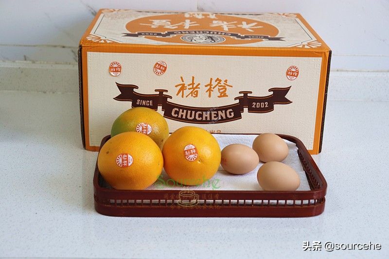橙子新吃法，用橘子皮做碗，倒入雞蛋和橙汁，蒸一蒸，出奇美味