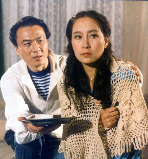 金鸡影后奚美娟：39岁高龄产子也留不住丈夫，今和儿子相依为命