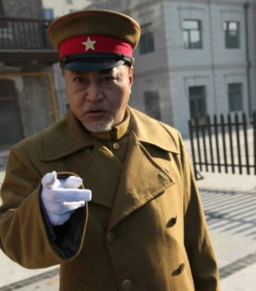 “最低调”的星二代，放弃高薪成“鬼子专业户