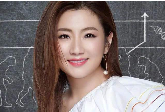 Selina坎坷的经历：29岁全身54%被烧伤，35岁离婚，38岁嗓子失声