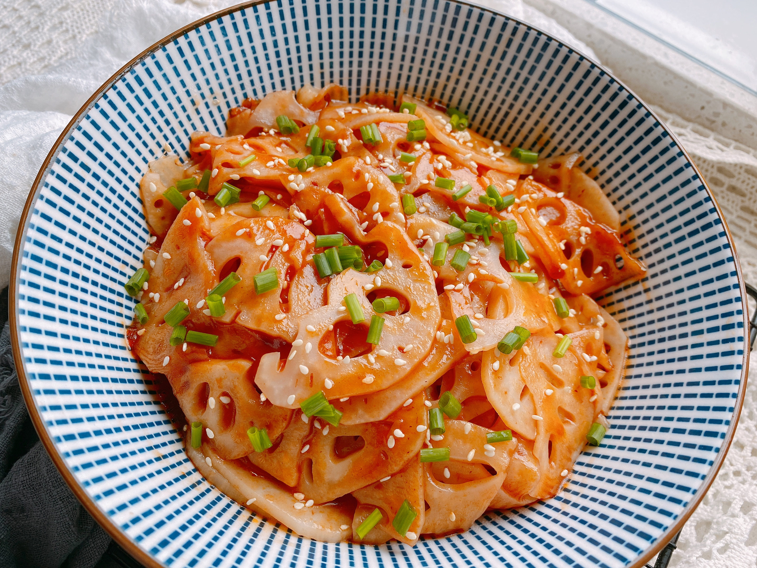 夏季开胃菜糖醋藕，掌握3个重点，色泽红亮不发黑，口感脆嫩酸甜