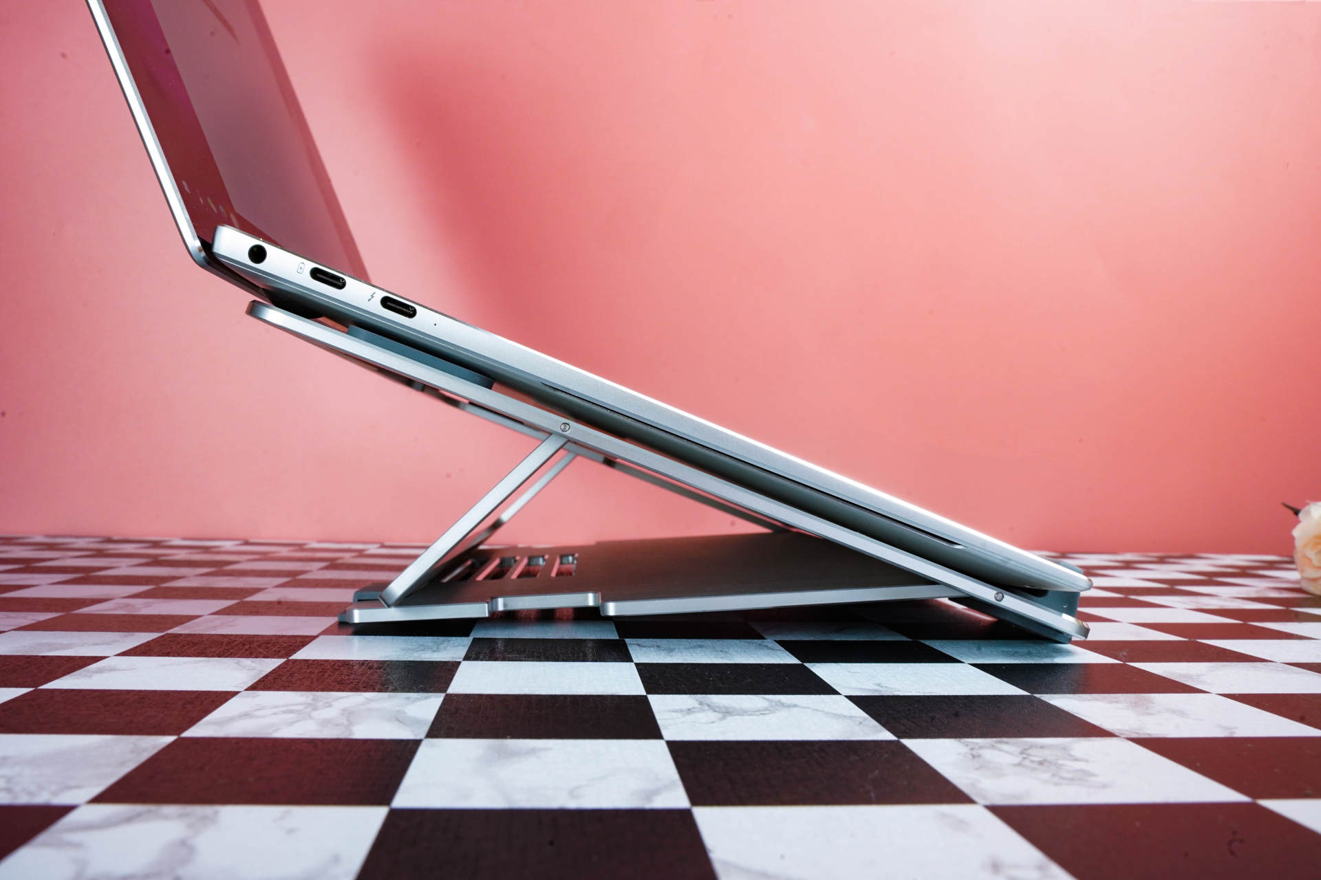 酷冷至尊Ergo铝支架：更轻，更薄，笔记本电脑必备神器