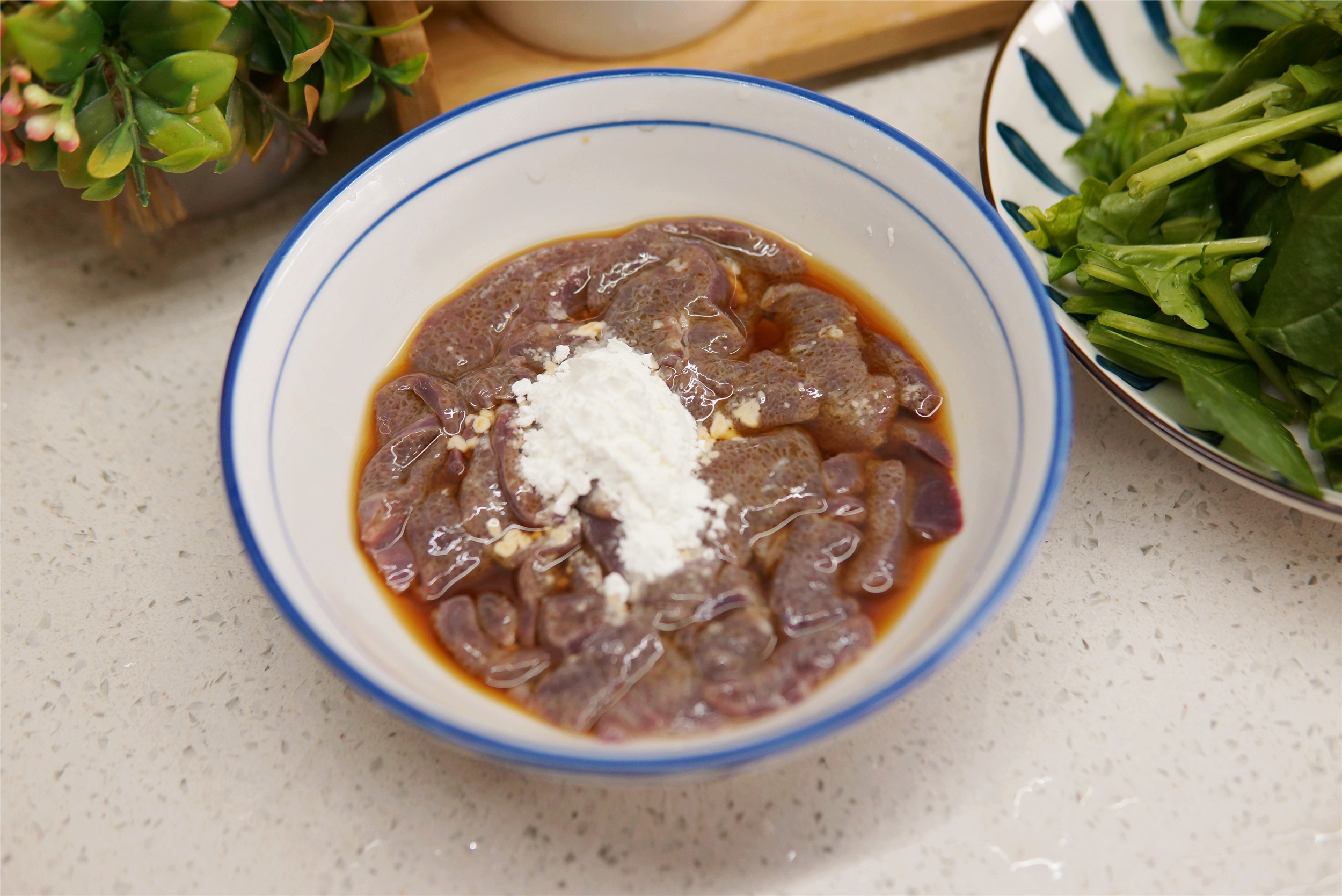 春天要常喝粥，大米加豬肝這樣煮，溫和更有營養，熬一鍋特香