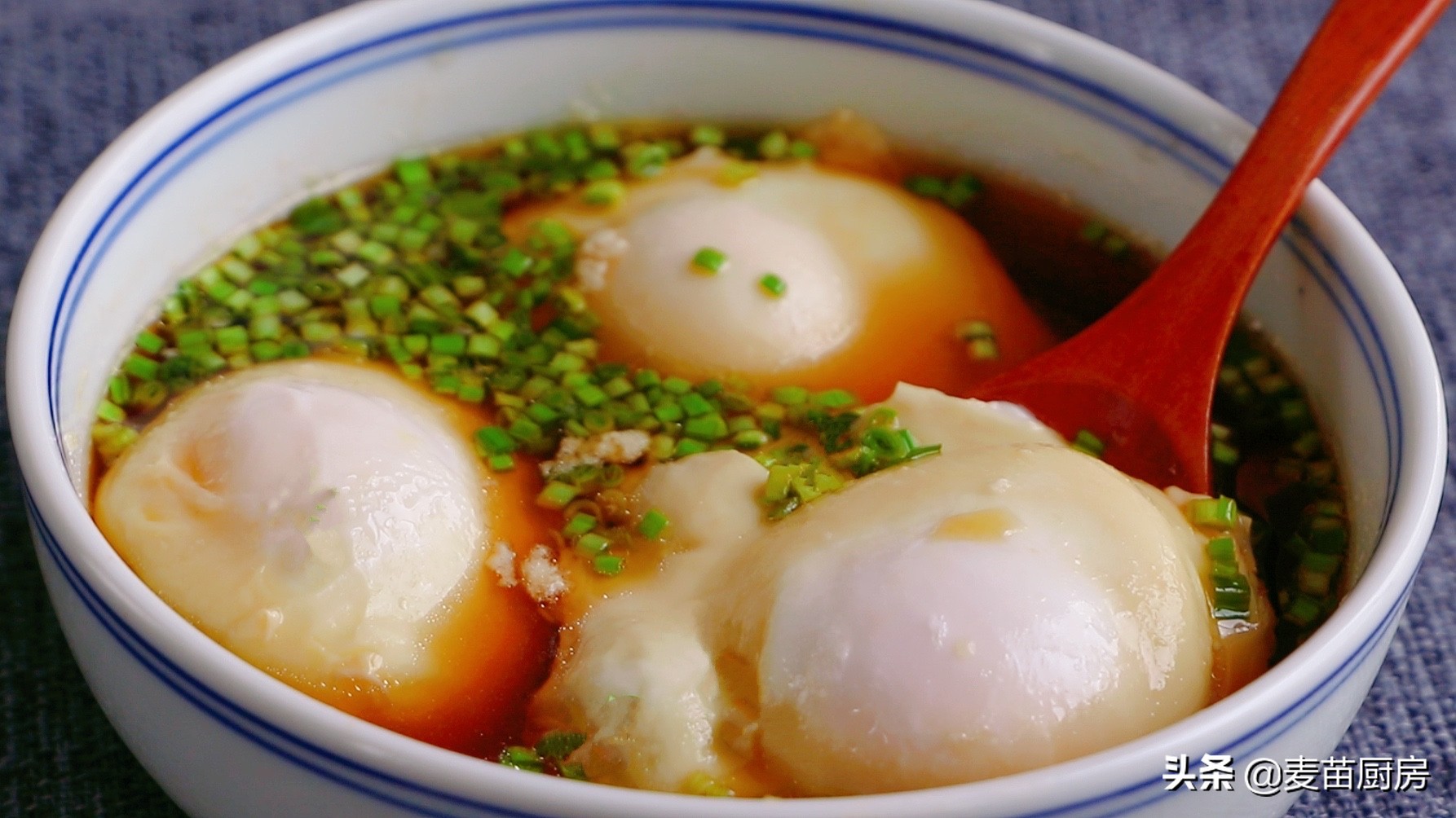 荷包蛋我就服這做法，出鍋個個完整，一做一個準，鮮嫩好吃