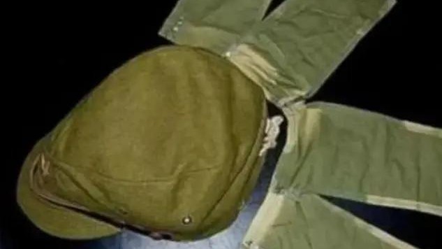 日本军帽上为何有两块布？看着用处不大，却让