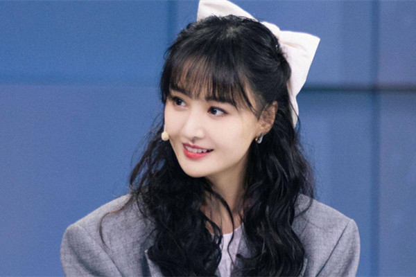 郑爽被封杀后又发文，很多忠粉点赞支持，猜想