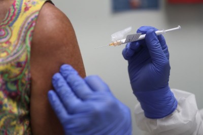 外國專家質疑：既然中國已經控制住病毒，為何還力推新冠疫苗？