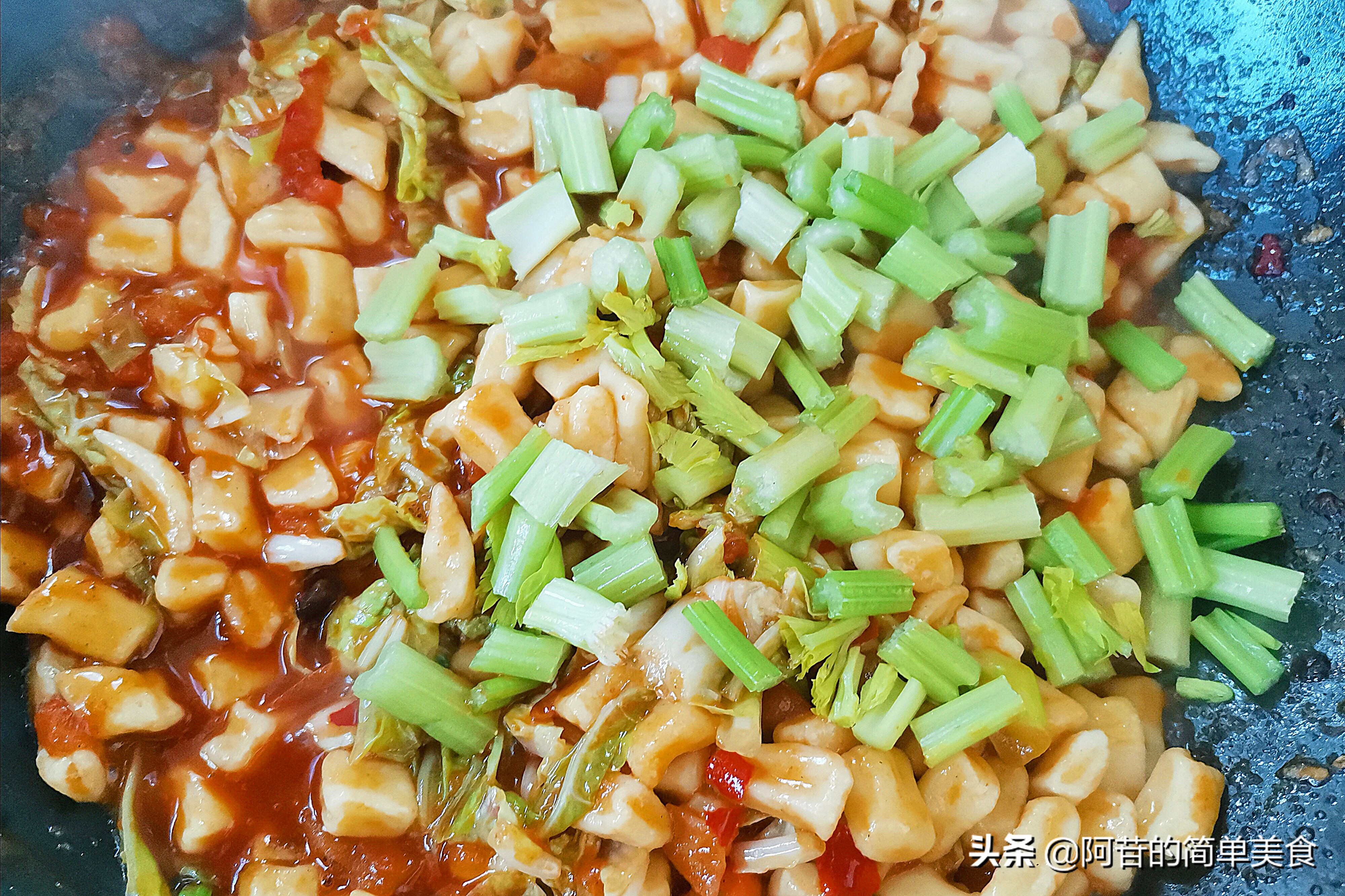 Today’s holiday, make a bowl of children’s favorite Ding Ding noodles, delicious and full, really fragrant