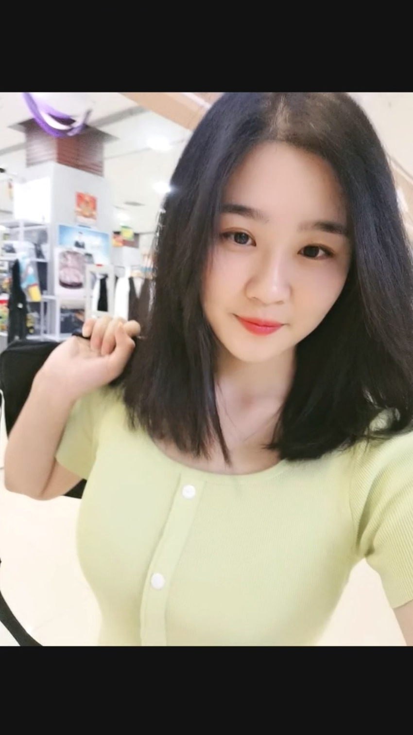这个网传的“一眼万年”的绿衣服女孩抖音号找到了