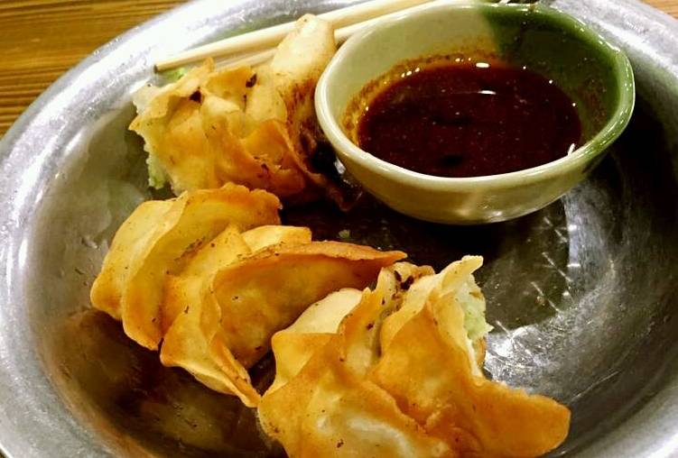 在武汉这个老城区，排队才能吃到传奇美食，物