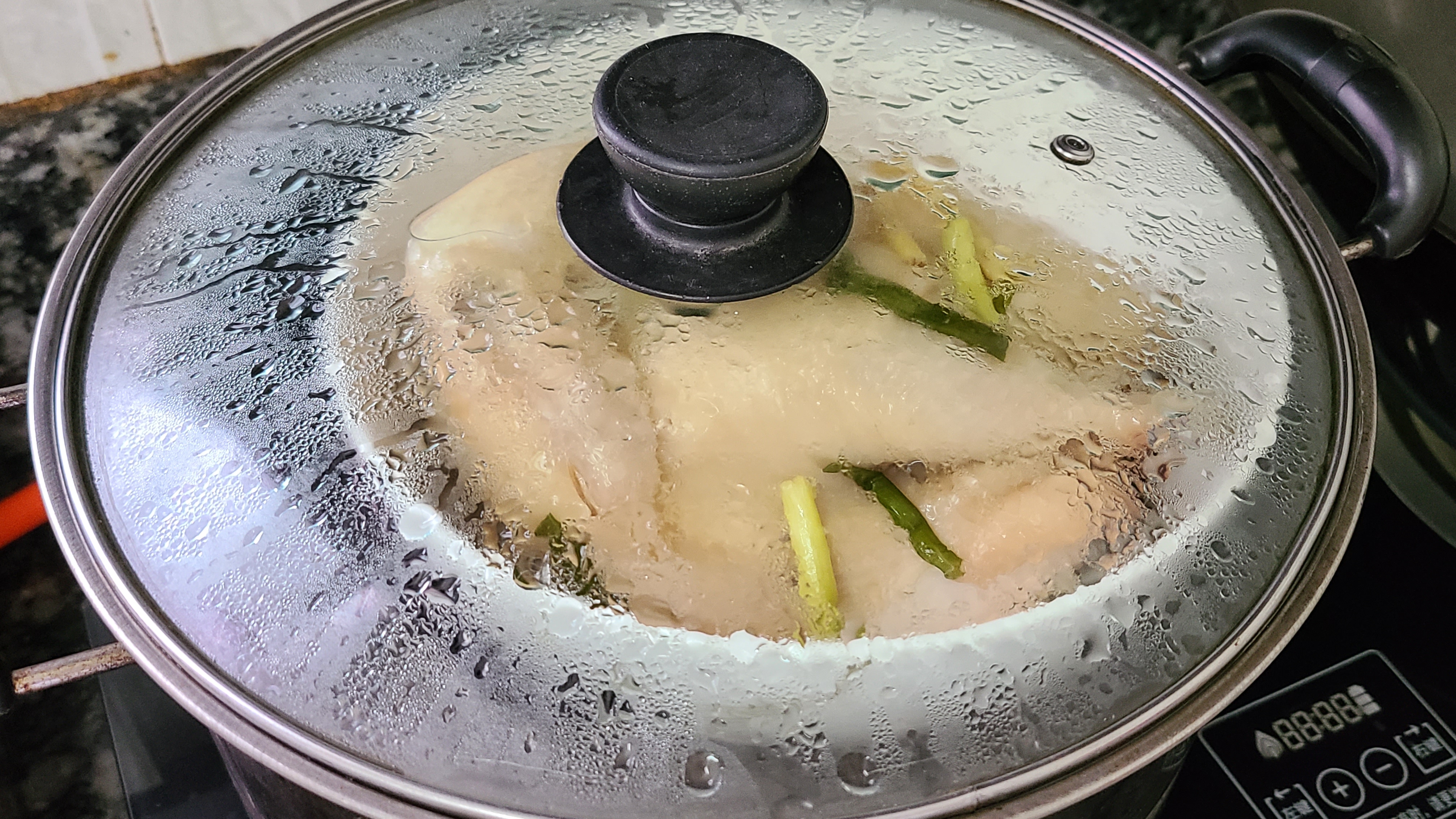 广东盐水鸡，皮滑肉嫩又好吃，这一道美味家常菜，看着就馋