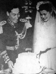 蒋纬国婚姻悲剧：娶了年轻20岁的后妻,却难忘旧