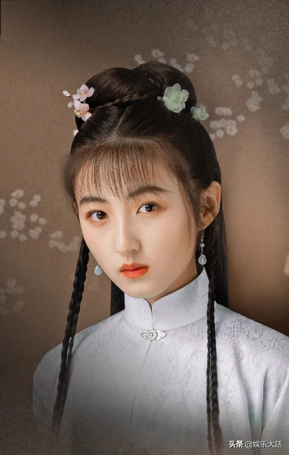 人均一字眉加披發(fā)的影視圈，或許?早就忘記了美人在骨不?在皮吧