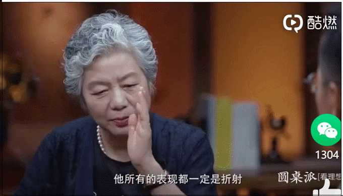 嗯哼在沙滩上的一个举动，引发热议：孩子没教养，还真是父母的锅