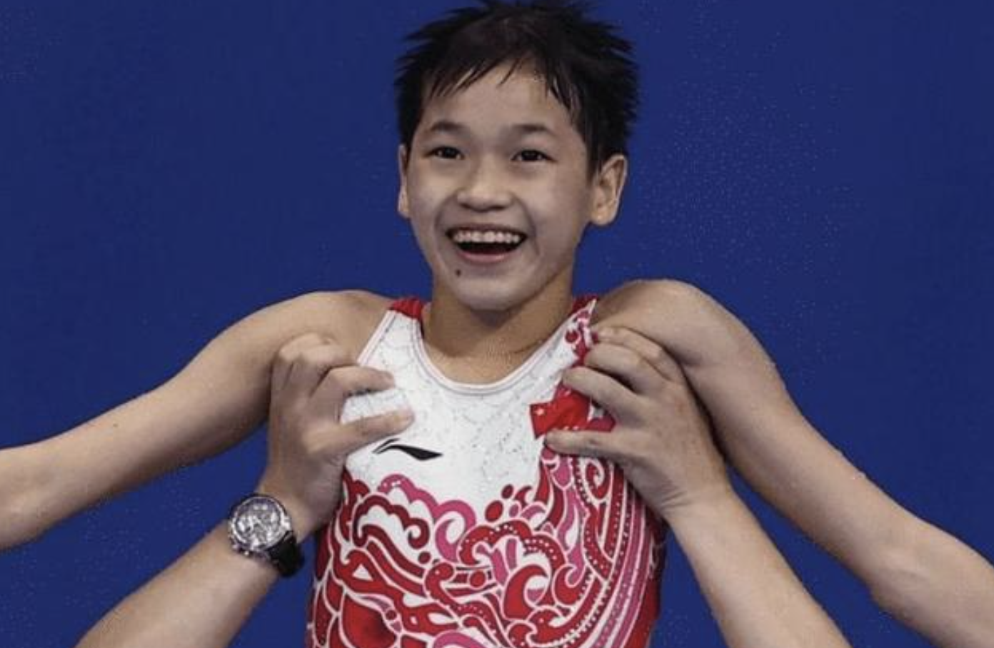 面子十足！全红婵被省领导接见，全程紧张的样子好可爱