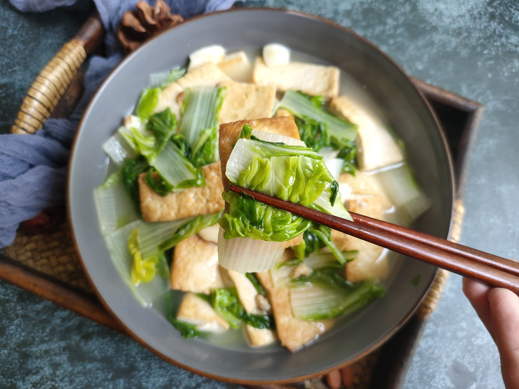 小白菜和它是绝配，大热天要常吃，富含“植物蛋白”，3元炖一锅