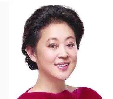继赵忠祥去世之后，央视一姐倪萍也传来坏消息，真是让人心疼不已