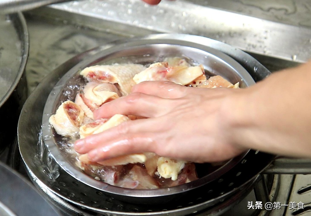 图片[3]-鸡肉鲜嫩有窍门 不要直接下锅炒 多加这一步 肉质滑嫩又酸辣-起舞食谱网