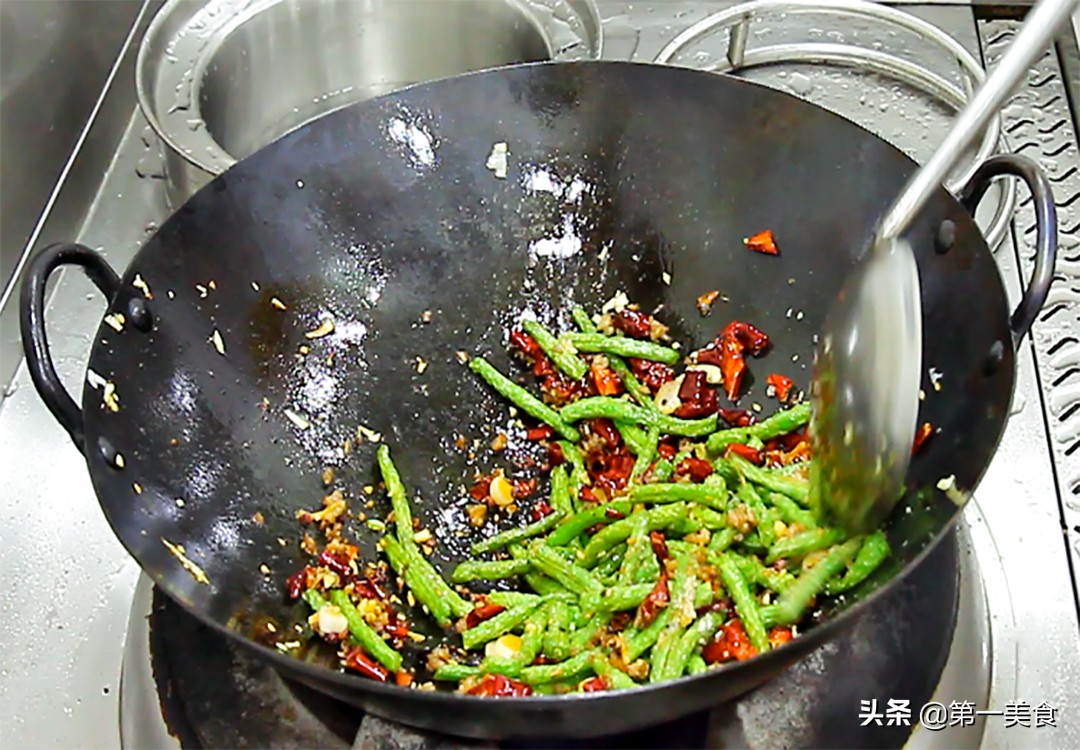 图片[7]-厨师长分享干煸四季豆做法 用一招 四季豆无毒不夹生 香辣可口-起舞食谱网