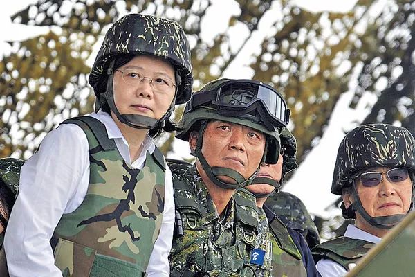 解放军进攻台湾时，俄罗斯将如何反应？普京的回答让美国记者尴尬